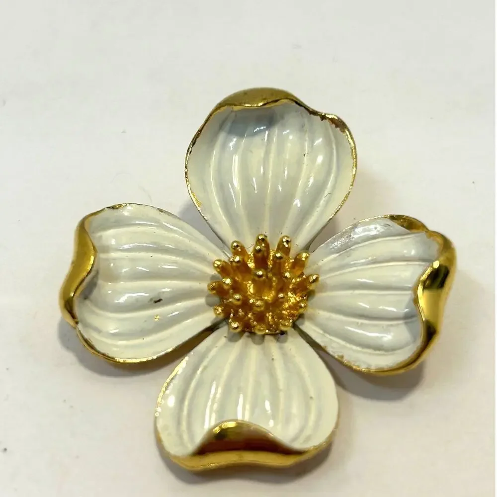CROWN TRIFARI Vintage‎ Dogwood Flower Enameled Brooch Clip-on Earring Set MCM